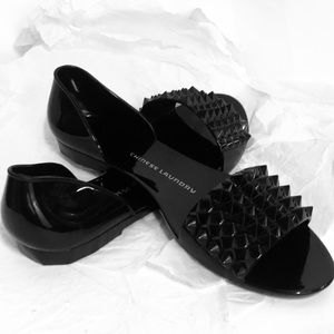 Chinese laundry flat women’s sandals SZ7 like new